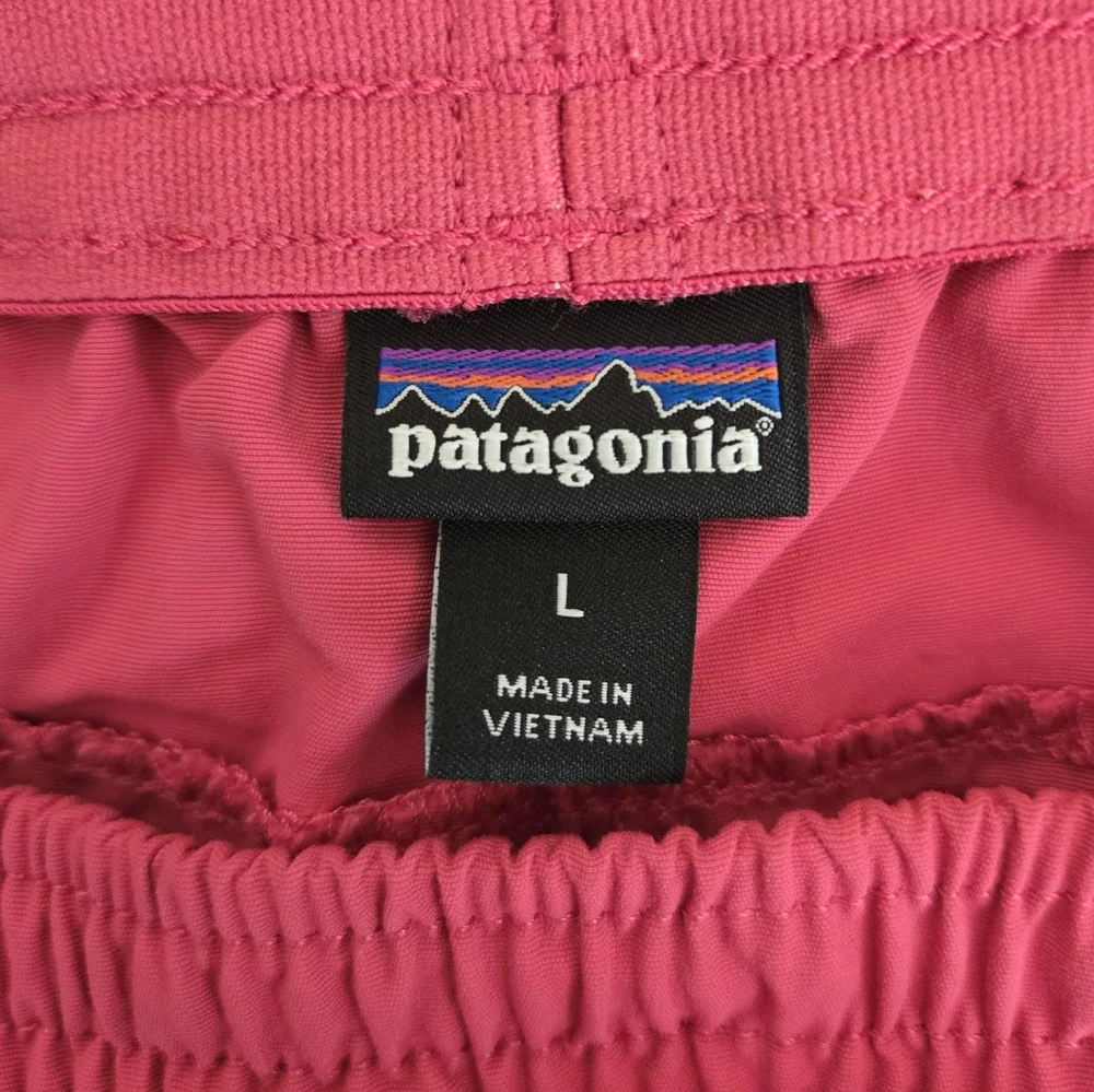 PATAGONIA Girls Baggies Shorts in Marble Pink Size L